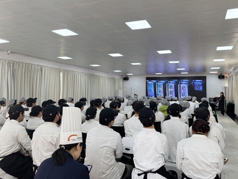 名企齐聚，共绘职业蓝图-西安新东方烹饪技工学校西点毕业生宣讲会