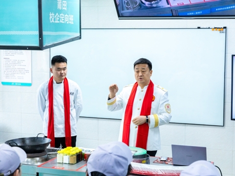 中华金厨张小强倾囊相授，匠心演绎鸭蛋豆腐丸子